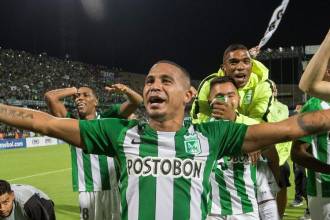 De izquierda a derecha: Farid Díaz, Orlando Berrío, Macnelly Torres, Juan Pablo Nieto, Elkin Blanco, Roderick Miller y Ezequiel Rescaldani. Atlético Nacional campeón Copa Libertadores 2016. FOTO: RÓBINSON SÁENZ