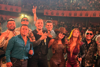 Jessi Uribe y sus amigos en La Macarena. /FOTO: CORTESÍA