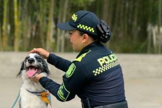 La intendente MaríaAlejandra Velásquez ayuda a las comunidades a crear proyectos de vida alejados de la violencia. FOTO: POLICÍA METROPOLITANA DEL VALLE DE ABURRÁ