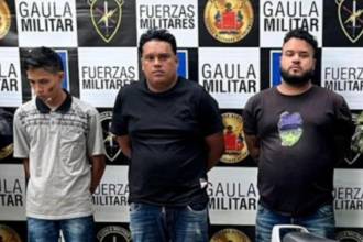 Los sujetos fueron capturados mientras recibían la supuesta extorsión. FOTO: CORTESÍA FISCALÍA GENERAL DE LA NACIÓN 