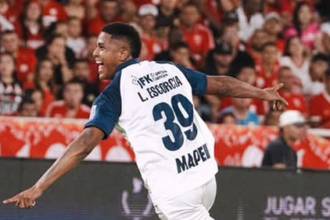 El central cartagenero Luis Escorcia se encargó de abrir el marcador para el Rojo ante los diablos. FOTO: DIM