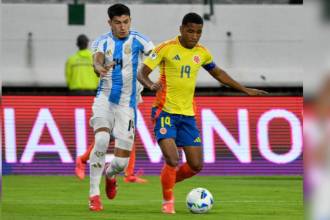 Kéner González (der) fue una de las figuras de Colombia cuando enfrentó a la Albiceleste por el Sudamericano Sub-20. /FOTO: FCF