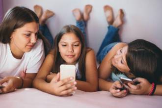 Quienes lo presentaron buscan proteger a niños, niñas y adolescentes de posibles abusos y violencia digital. FOTO: CANVA