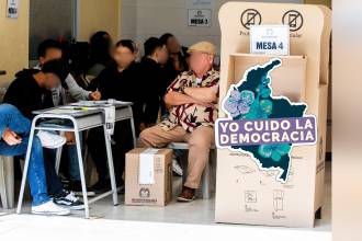 Los jurados son ciudadanos elegidos para organizar y supervisar las elecciones en cada puesto de votación. Garantizan que el proceso sea transparente y seguro para todos los votantes. FOTO: JULIO CÉSAR HERRERA