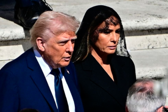 Donald Trump, presidente de Estados Unidos fue uno de los jefes de Estado que estuvo presente en el funeral del papa Francisco. /FOTO: X @delpynews