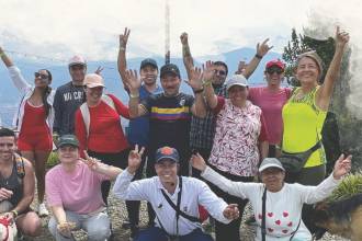 En este grupo, con personas de Barranquilla, Pasto, Ibagué y Medallo, Q’HUBO llegó hasta el mirador. FOTO: JAIDER ESCOBAR