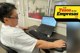 Dagoberto Sáenz en su puesto de trabajo. FOTO: JAIDER ESCOBAR