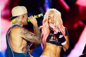 Feid y Karol G cuando exponían su relación ante el público. FOTOS: TOMADAS DE LA WEB