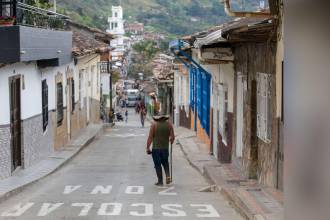 Una de las calles de Angostura, en el Norte antioqueño. FOTO: ARCHIVO - EDWIN BUSTAMANTE