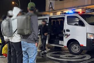 Llegada de los extranjeros al aeropuerto de Rionegro para su salida del país. FOTO: ALCALDÍA DE MEDELLÍN