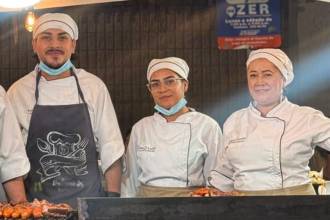 De izquierda a derecha: Duván Moreno, Alonso Moreno, Yulieth Jiménez y Alva Lucía Cartagena hacen parte del grupo cocinero. FOTO: CORTESÍA