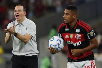 Alejandro Restrepo, técnico del DIM, admitió errores y destacó la superioridad de Flamengo. FOTO: GETTY IMAGES