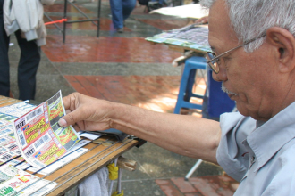 Ventas de loterías y chances en Medellín. / FOTO: CAMILO SUÁREZ