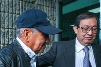 Lucho Herrera (centro), gloria del ciclismo colombiano. FOTO: AFP
