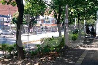 Hace 6 meses otro habitante de calle fue asesinado en este mismo lugar. En el último caso las autoridades buscan registros de cámaras de seguridad para dar con el responsable. FOTO: QHUBO