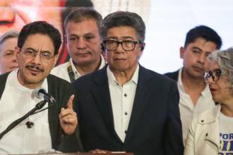 Iván Cepeda (centro), candidato presidencial. FOTO: COLPRENSA