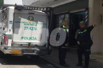 Investigadores de la Sijín de la Policía analizaron varias cámaras de seguridad, tanto públicas como privadas, para conocer el recorrido que hizo el presunto asesino de la mujer. FOTO: LAURA ROSA JIMÉNEZ VALENCIA