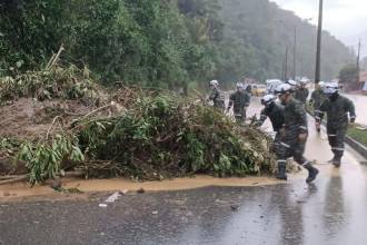 Deslizamiento en la autopista Medellín - Bogotá, altura de La Virgen. FOTO: CORTESÍA DEVIMED
