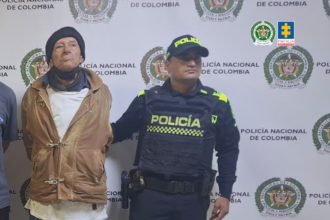 Yeison Ferney Olarte Serna (Izq) y Julio Néstor Serna Ramírez (Der) presuntos responsables del homicidio de Ángela Posso. /FOTO: CORTESÍA FISCALÍA