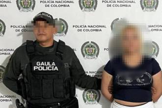 La mujer fue dejada a disposición de las autoridades competentes. FOTO: CORTESÍA POLICÍA ANTIOQUIA