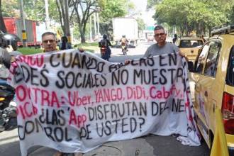 El gremio de taxistas en su segundo día de paro. / FOTO CRISTIAN VÁSQUEZ
