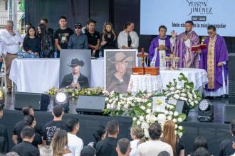 Misa de despedida de Yeison Jiménez y Jéfferson Osorio en Manzanares, Caldas. FOTO: ALCALDÍA DE MANZANARES