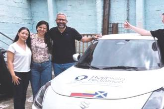 El pediatra Miguel Bayona (tercero de izq. a der.) junto con varios miembros de la Asociación de Padres Palotinos FOTO: CORTESÍA