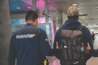 Los oficiales de Migración Colombia tienen la autoridad de inadmitir a extranjeros por varias causales establecidas por la norma. FOTO: MIGRACIÓN COLOMBIA
