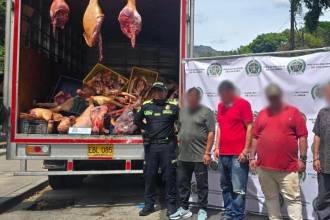 La carne fue dejada a disposición de las autoridades competentes para su disposición. FOTO: CORTESÍA SECRETARÍA DE SEGURIDAD DE MEDELLÍN