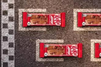 La compañía investiga e implementa nuevos métodos de protección de mercancía; en este caso, la edición límitada de la F1. FOTO: INSTAGRAM KITKAT