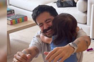 Camilo abrazando a su hija menor, Amaranto. FOTO: INSTAGRAM @CAMILO