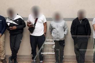 Estos son los seis estadounidense que fueron inadmitidos por Migración Colombia en el aeropuerto de Rionegro. FOTO: MIGRACIÓN COLOMBIA
