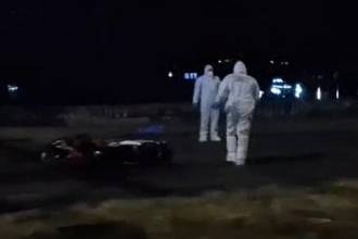 Levantamiento del cuerpo. FOTO: CAPTURA DE VIDEO CORTESÍA DENUNCIAS ANTIOQUIA
