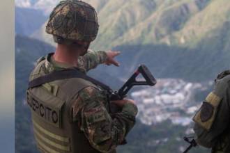 Los soldados fueron retenidos por la comunidad. FOTO: ARCHIVO - ESNEYDER GUTIÉRREZ
