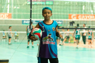 Él es Daniel Santiago Benavidez quien compite en el Babyvoleibol. /FOTO: PAULINA BETANCUR