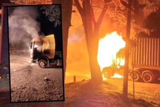 Incendio de vehículos de carga en Valdivia. /FOTOS: COLFECAR Y ATC