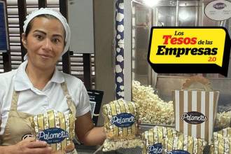 Luz Karine dice que difruta mucho su labor porque de niña siempre se soñó atendiendo una tienda. FOTOS: JAIDER ESCOBAR