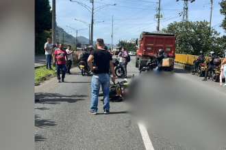 Motociclista falleció tras chocar contra una volqueta en Las Palmas. / FOTO: DENUNCIAS ANTIOQUIA