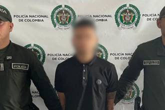 El presunto integrante del Clan del Golfo tras ser capturado por la Policía. FOTO: POLICÍA NACIONAL