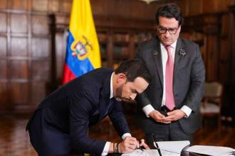 Abelardo de la Espriella con el ministro de Justicia, Iván Cancino. FOTO: CORTESÍA PRESIDENCIA DE LA REPÚBLICA