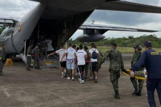 Los heridos están siendo trasladados a Neiva y Bogotá. FOTO: TOMADA DE X @COMANDANTE_FFMM