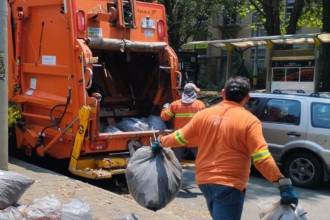 Recolección de basuras en Medellín. FOTO: EMVARIAS