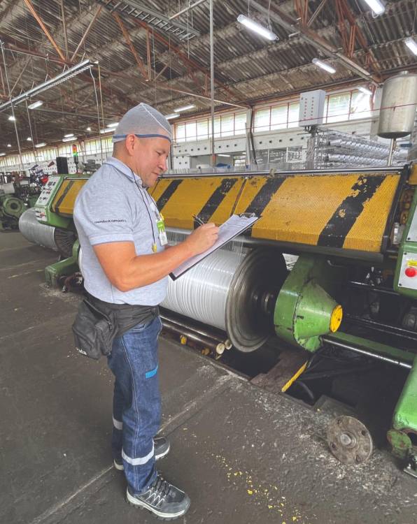 Para Carlos es un orgullo hacer parte de esta compañía, porque además de que tiene bases solidas piensa mucho en el ser humano.