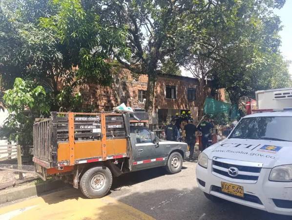 Organismos de rescate y el CTI de la Fiscalía hicieron presencia en el lugar de la explosión. /FOTO: ALEJANDRA MORALES