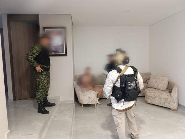 Momento de la captura por parte del Gaula Oriente. / FOTO TOMADA DE MIORIENTE