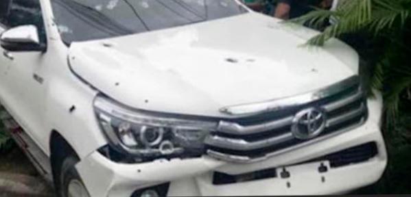 Al parecer, en esta camioneta iban las víctimas. /FOTO: TOMADA DE FACEBOOK Yondó Estereo Noticias