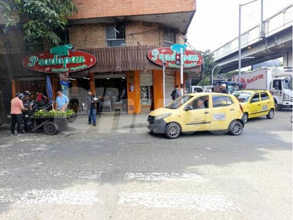 En este lugar cayó la víctima para ser trasladada a centro asistencial. /FOTO: ALEJANDRA MORALES