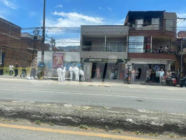 EN IMÁGENES: Motociclista murió tras chocar con un camión en Bello