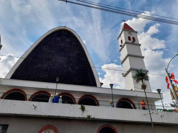 El vitral de San Judas Tadeo en Castilla es considerado el segundo más grande de Latinoamérica. / FOTO: DANIEL GONZÁLEZ