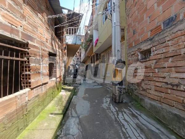 En este callejón se habría presentado la riña. FOTO: ALEJANDRA MORALES